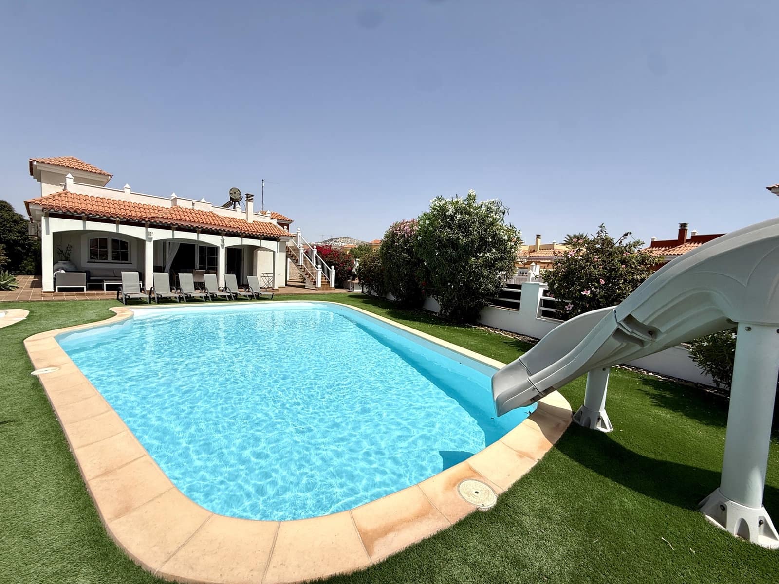 3 bedroom Villa for sale in Caleta de Fuste with pool - € 515,000 (Ref: 9938781)