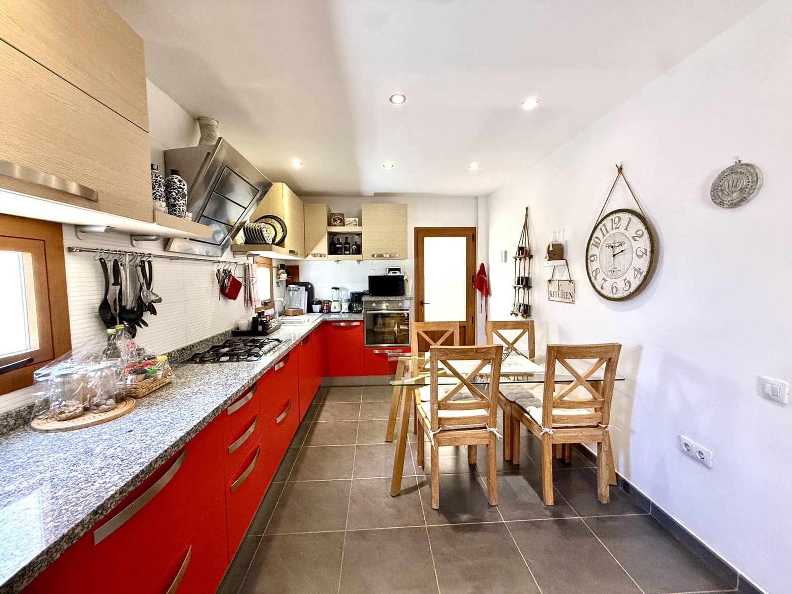 4 bedroom Villa for sale in Antigua - € 495,000 (Ref: 9956373)