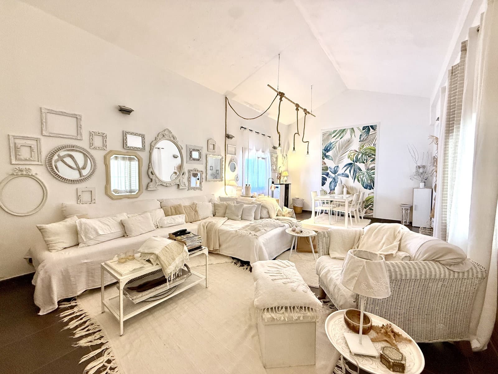 4 bedroom Villa for sale in Antigua - € 495,000 (Ref: 9956373)