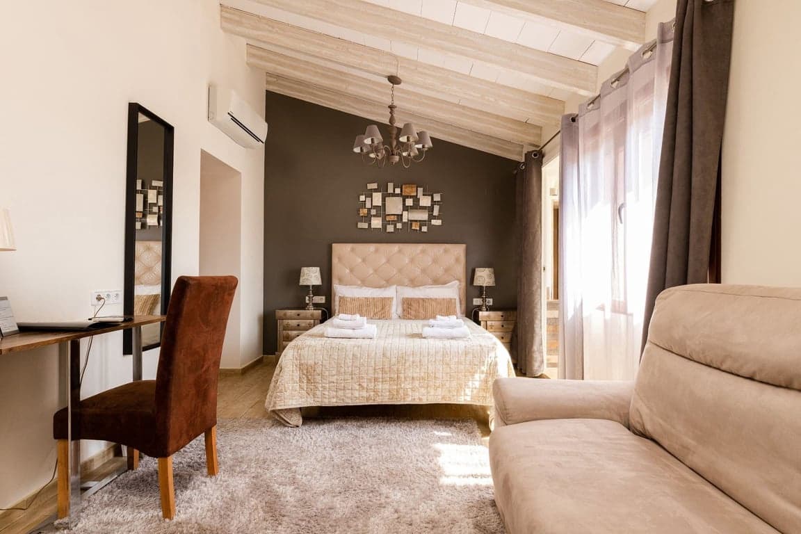 8 bedroom Hotel for sale in Jalon / Xalo with pool - € 1,500,000 (Ref: 10118146)