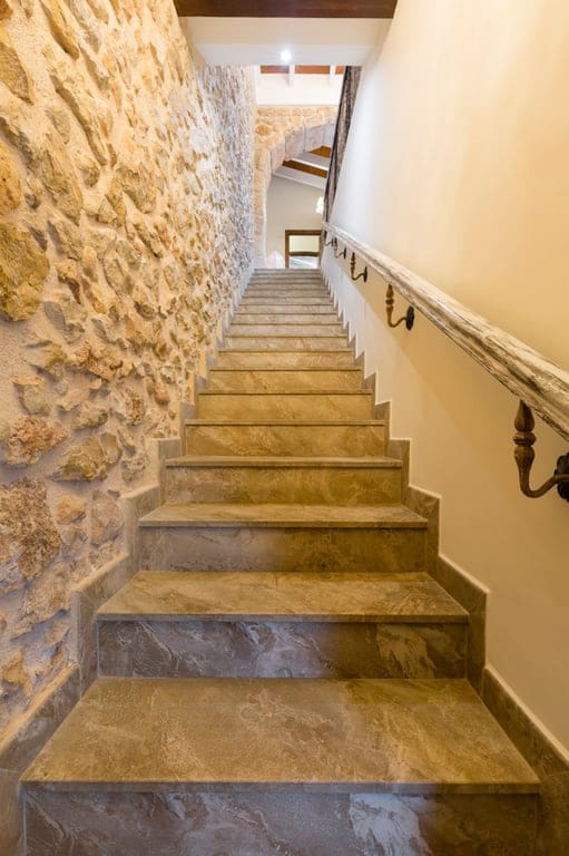 8 bedroom Hotel for sale in Jalon / Xalo with pool - € 1,500,000 (Ref: 10118146)
