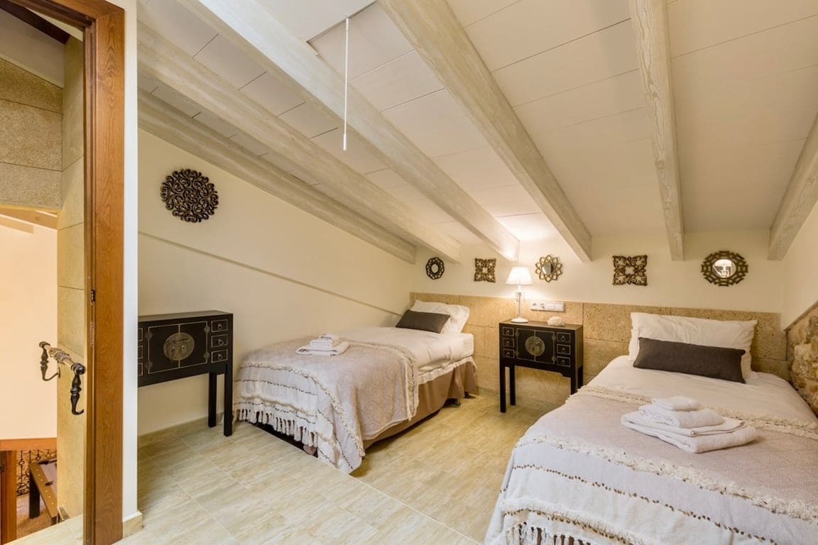 8 bedroom Hotel for sale in Jalon / Xalo with pool - € 1,500,000 (Ref: 10118146)