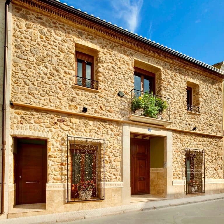 8 bedroom Hotel for sale in Jalon / Xalo with pool - € 1,500,000 (Ref: 10118146)
