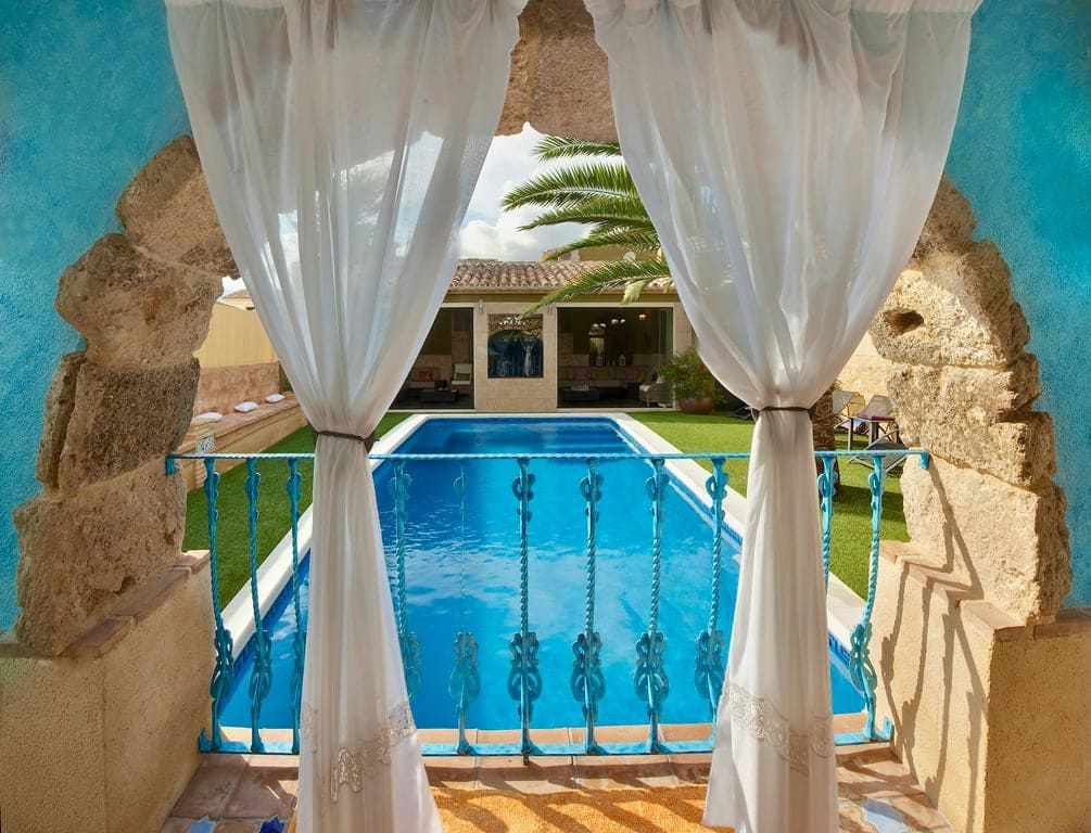 8 bedroom Hotel for sale in Jalon / Xalo with pool - € 1,500,000 (Ref: 10118146)