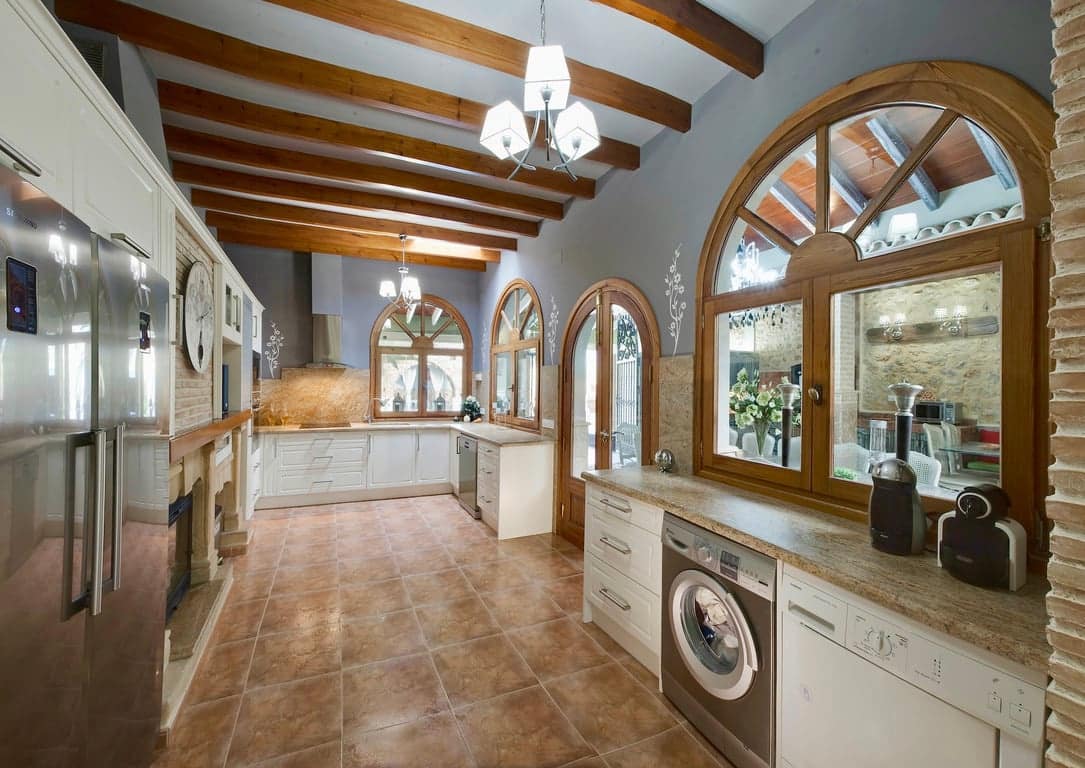 8 bedroom Hotel for sale in Jalon / Xalo with pool - € 1,500,000 (Ref: 10118146)