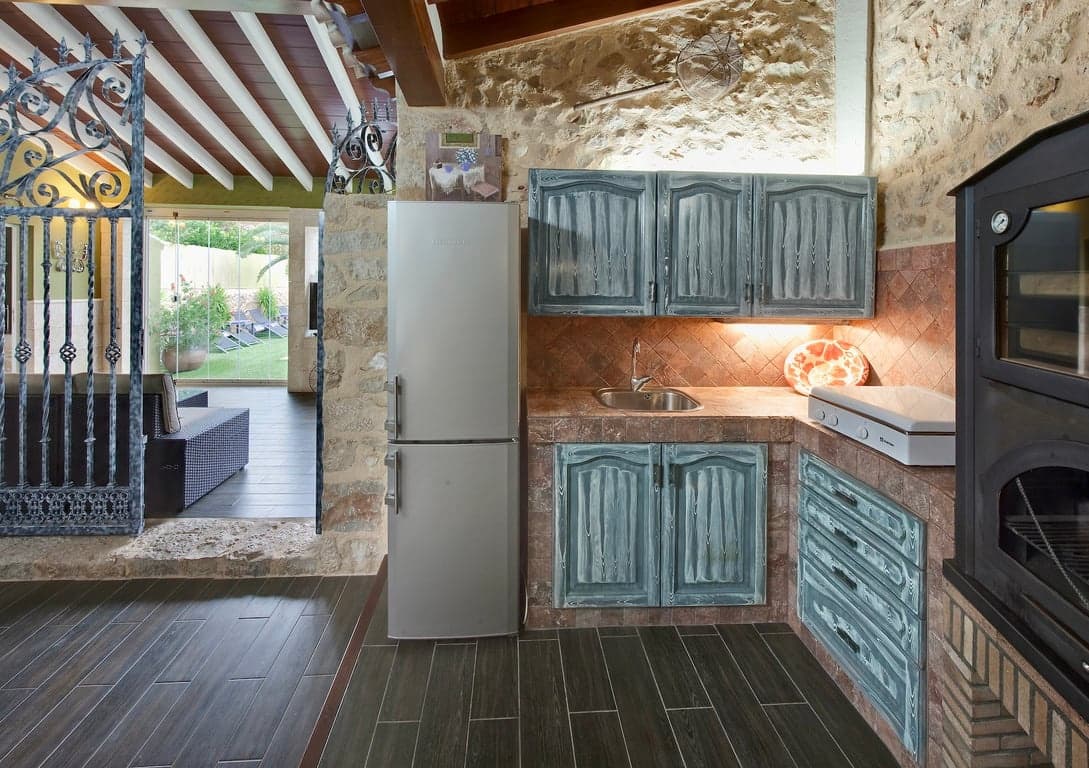 8 bedroom Hotel for sale in Jalon / Xalo with pool - € 1,500,000 (Ref: 10118146)