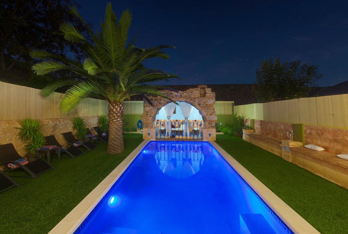 8 bedroom Hotel for sale in Jalon / Xalo with pool - € 1,500,000 (Ref: 10118146)