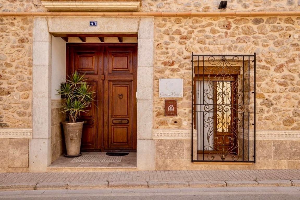 8 bedroom Hotel for sale in Jalon / Xalo with pool - € 1,500,000 (Ref: 10118146)