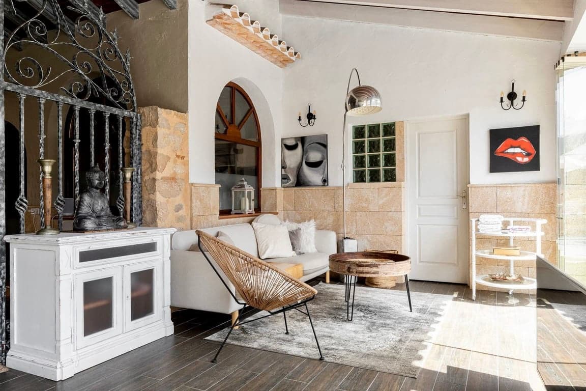 8 bedroom Hotel for sale in Jalon / Xalo with pool - € 1,500,000 (Ref: 10118146)