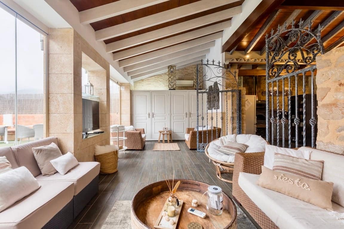 8 bedroom Hotel for sale in Jalon / Xalo with pool - € 1,500,000 (Ref: 10118146)