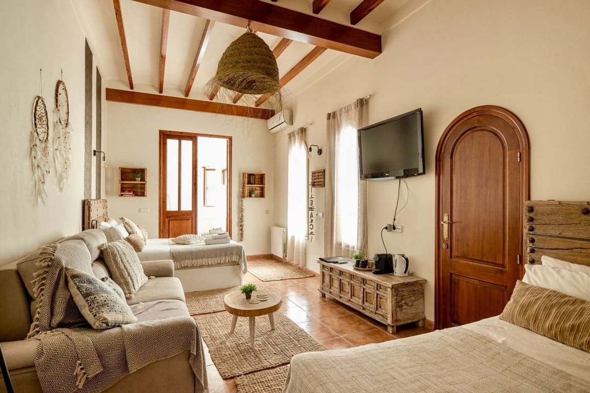 8 bedroom Hotel for sale in Jalon / Xalo with pool - € 1,500,000 (Ref: 10118146)
