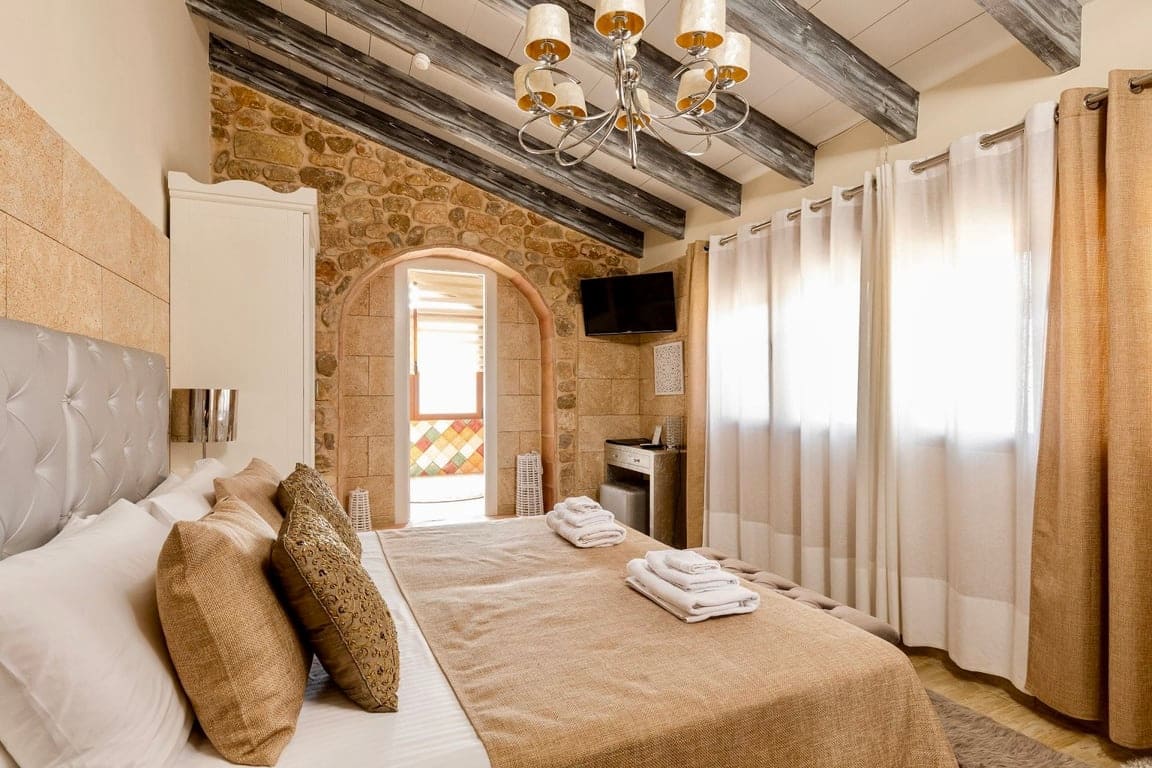 8 bedroom Hotel for sale in Jalon / Xalo with pool - € 1,500,000 (Ref: 10118146)