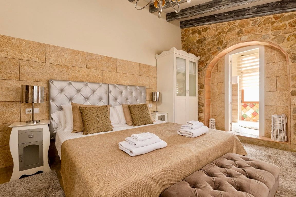 8 bedroom Hotel for sale in Jalon / Xalo with pool - € 1,500,000 (Ref: 10118146)