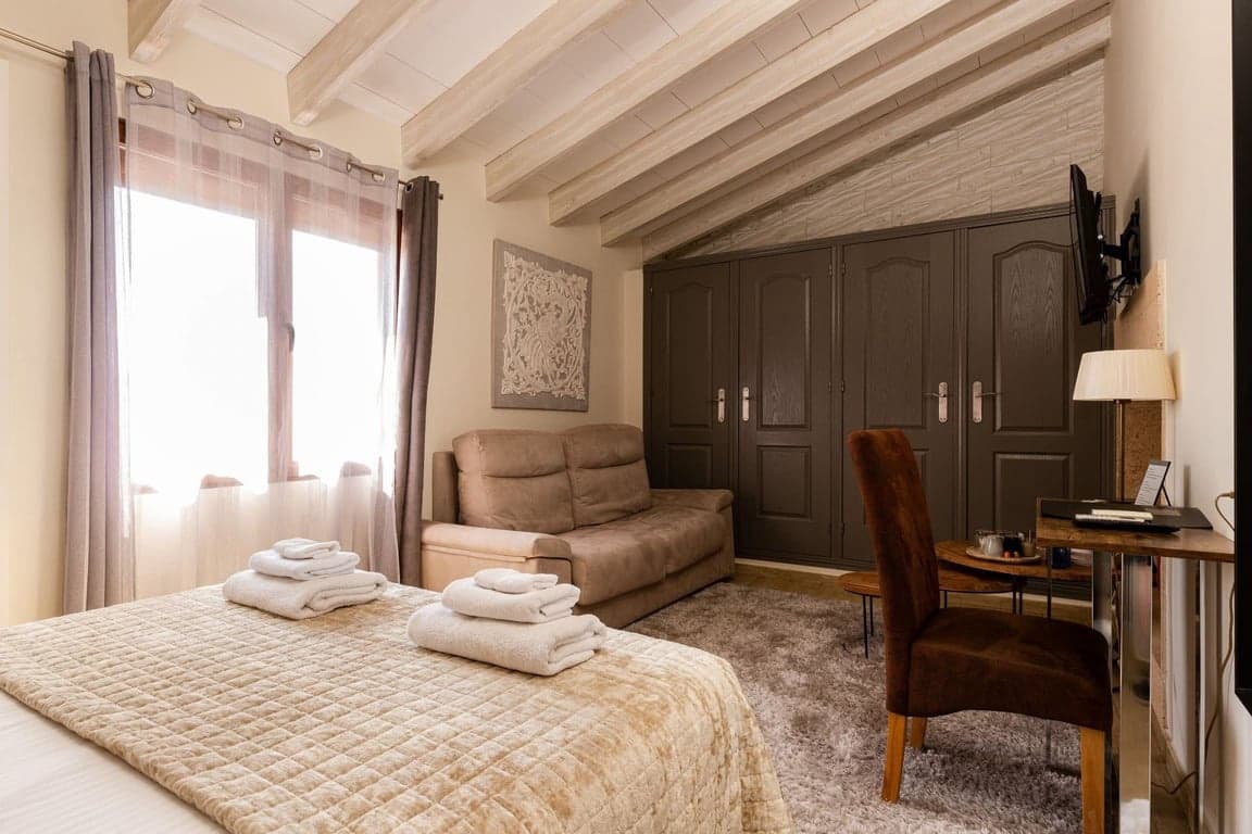 8 bedroom Hotel for sale in Jalon / Xalo with pool - € 1,500,000 (Ref: 10118146)