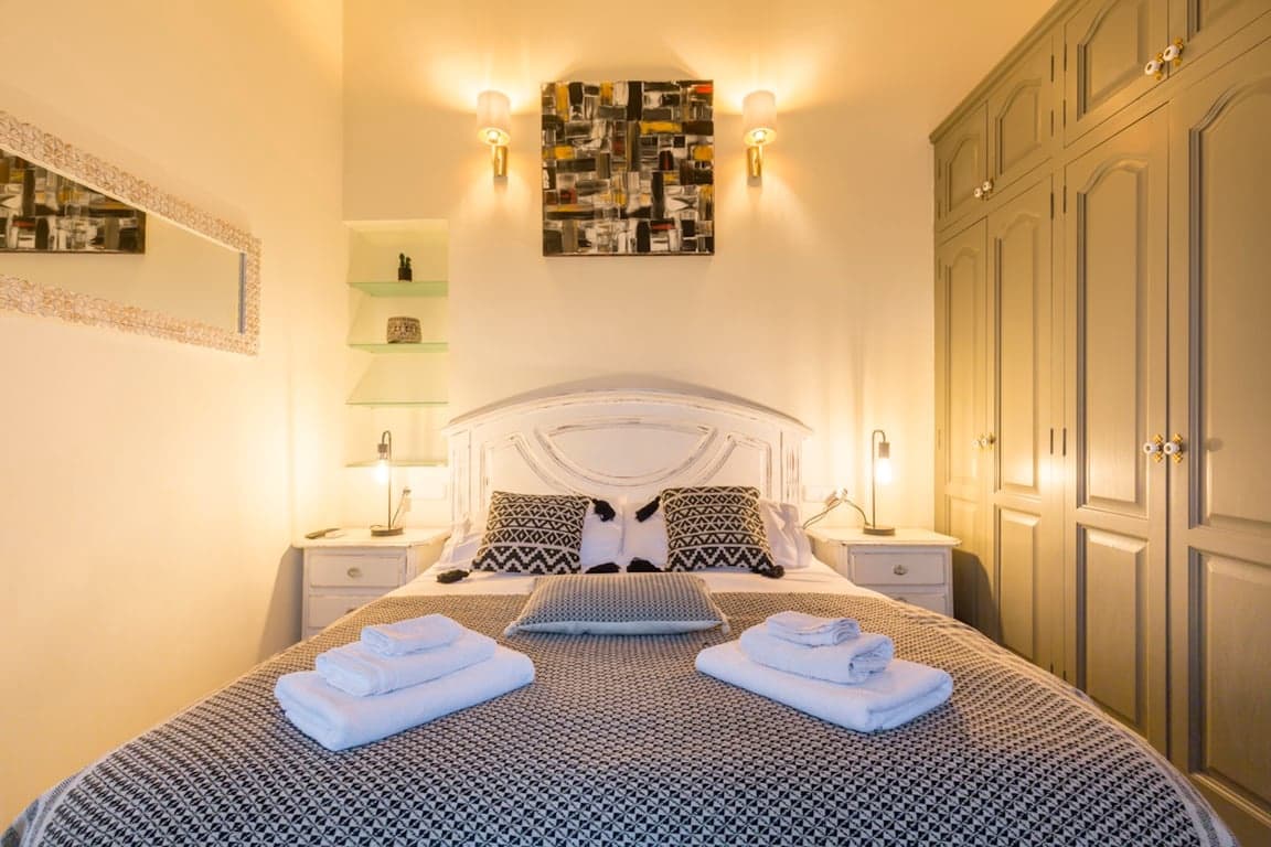 8 bedroom Hotel for sale in Jalon / Xalo with pool - € 1,500,000 (Ref: 10118146)