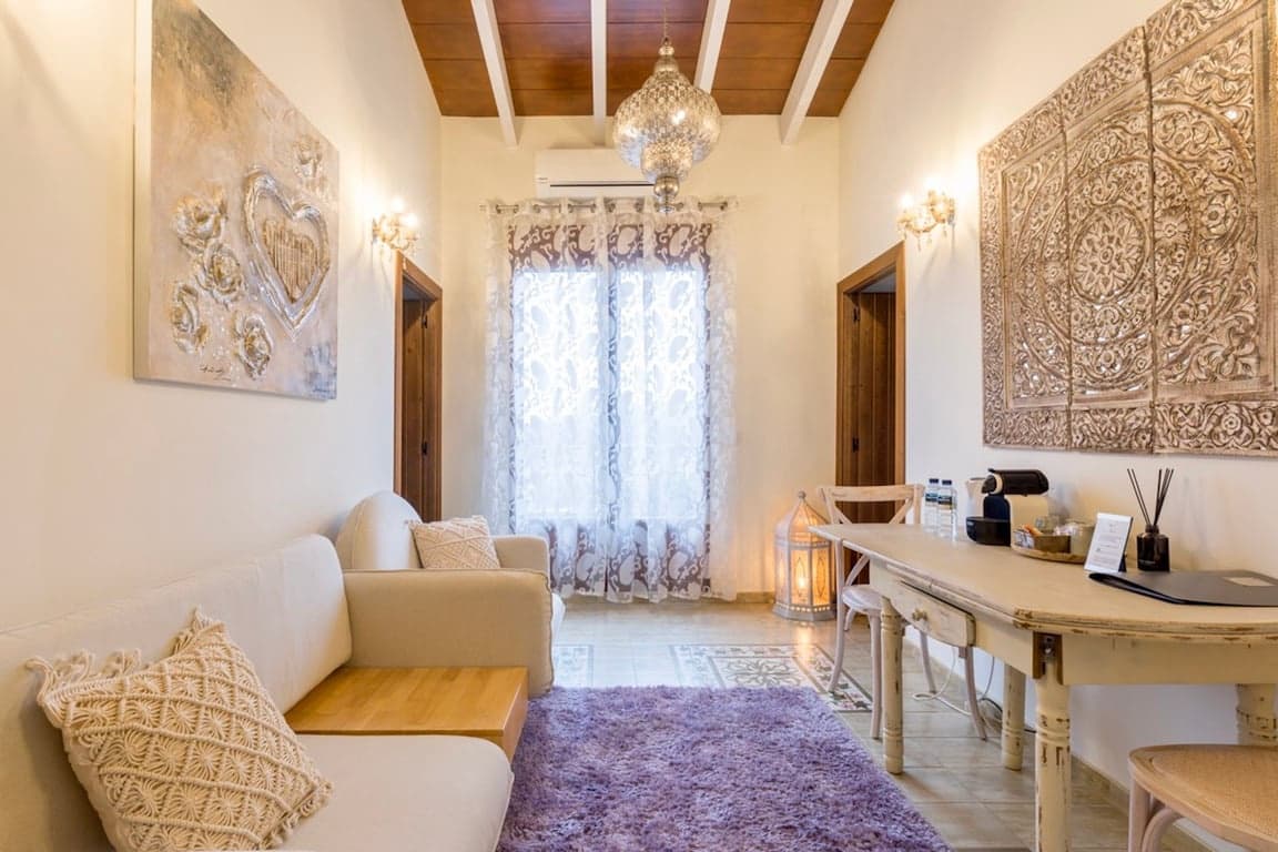 8 bedroom Hotel for sale in Jalon / Xalo with pool - € 1,500,000 (Ref: 10118146)