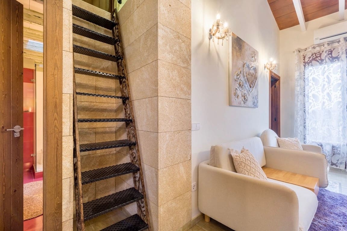 8 bedroom Hotel for sale in Jalon / Xalo with pool - € 1,500,000 (Ref: 10118146)