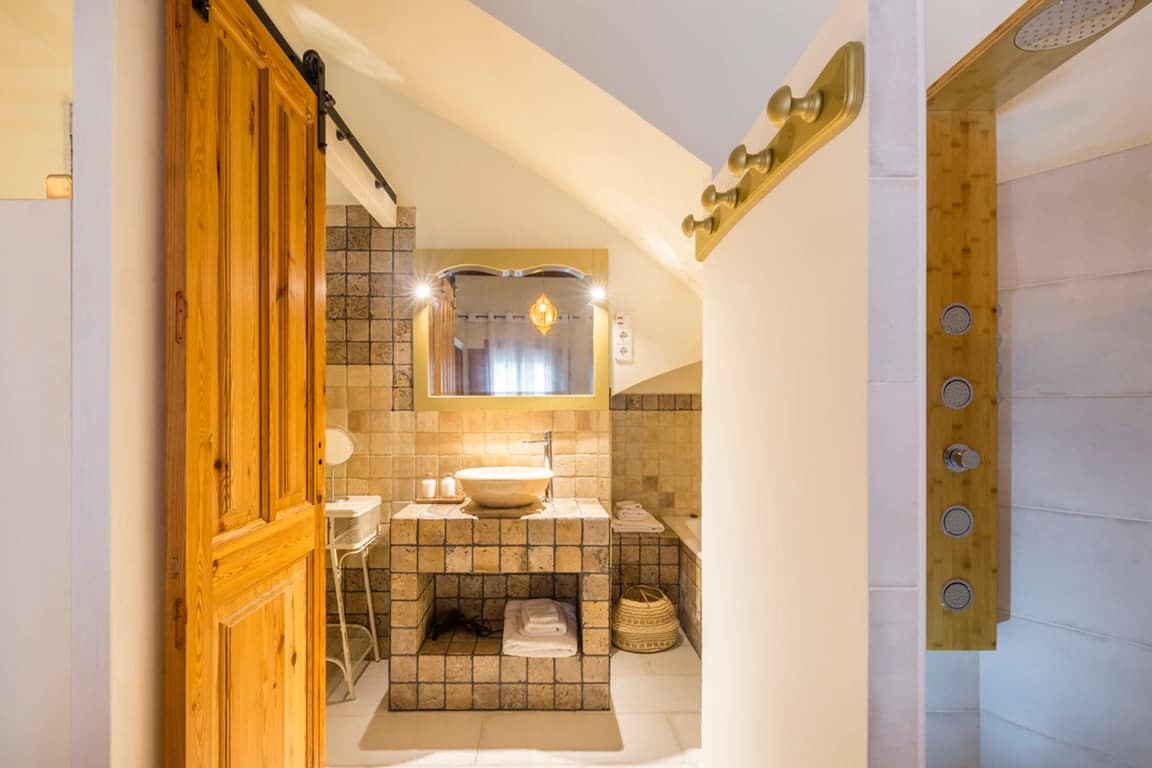8 bedroom Hotel for sale in Jalon / Xalo with pool - € 1,500,000 (Ref: 10118146)