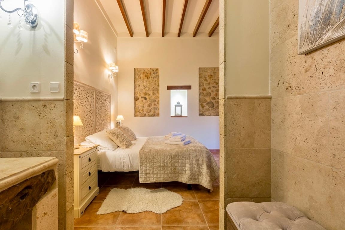 8 bedroom Hotel for sale in Jalon / Xalo with pool - € 1,500,000 (Ref: 10118146)