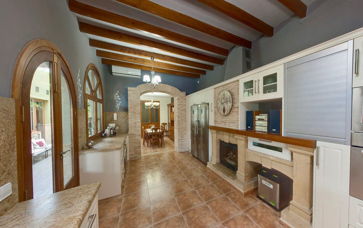 8 bedroom Hotel for sale in Jalon / Xalo with pool - € 1,500,000 (Ref: 10118146)