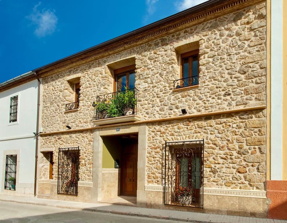 8 bedroom Hotel for sale in Jalon / Xalo with pool - € 1,500,000 (Ref: 10118146)