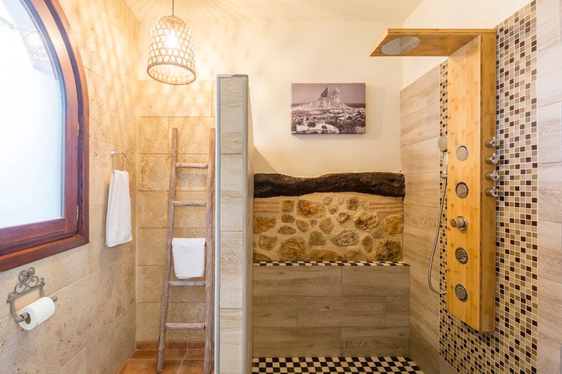 8 bedroom Hotel for sale in Jalon / Xalo with pool - € 1,500,000 (Ref: 10118146)