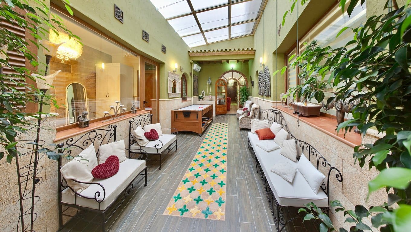 8 bedroom Hotel for sale in Jalon / Xalo with pool - € 1,500,000 (Ref: 10118146)
