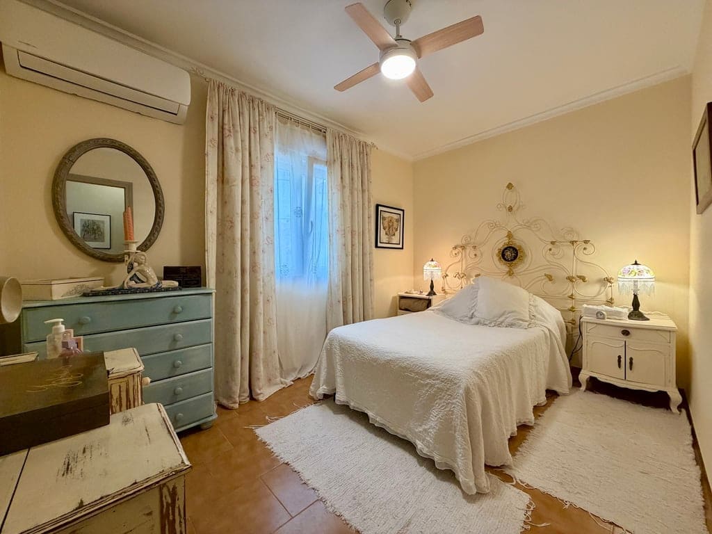 5 quarto Casa em Banda para venda em Pego com garagem - 349 000 € (Ref: 10134895)