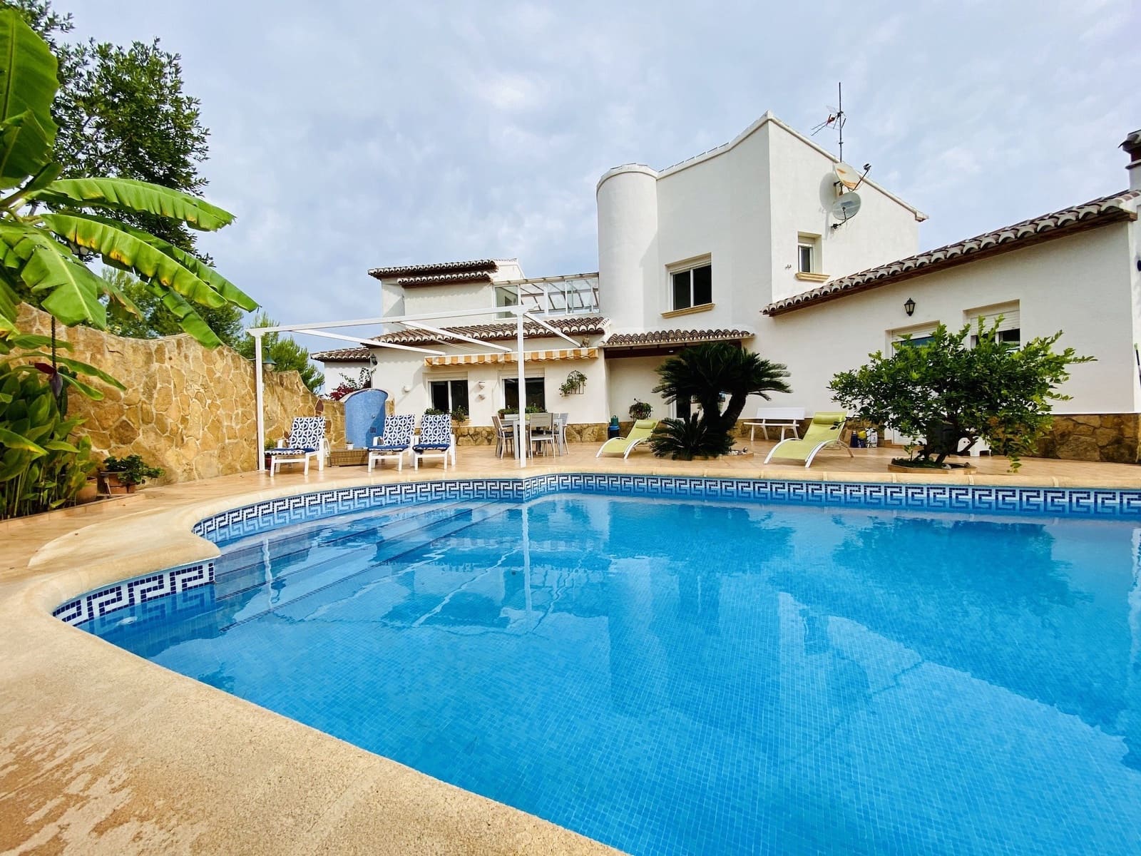 4 soveværelse Villa til salg i Ador med swimmingpool garage - € 535.000 (Ref: 7122381)