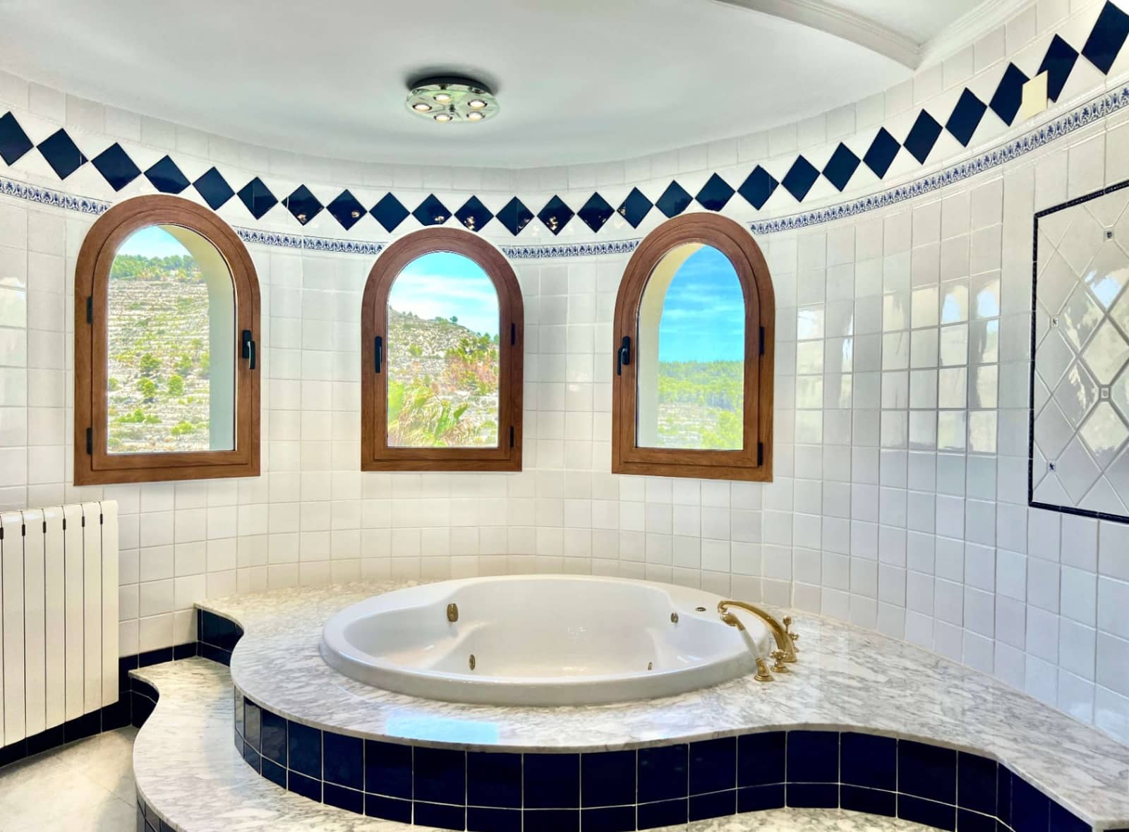 2 soveværelse Villa til salg i Calpe / Calp med swimmingpool garage - € 849.000 (Ref: 8418595)