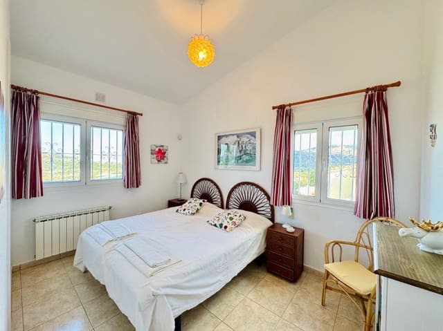 3 slaapkamer Villa te koop in Gata de Gorgos met zwembad garage - € 420.000 (Ref: 9432295)