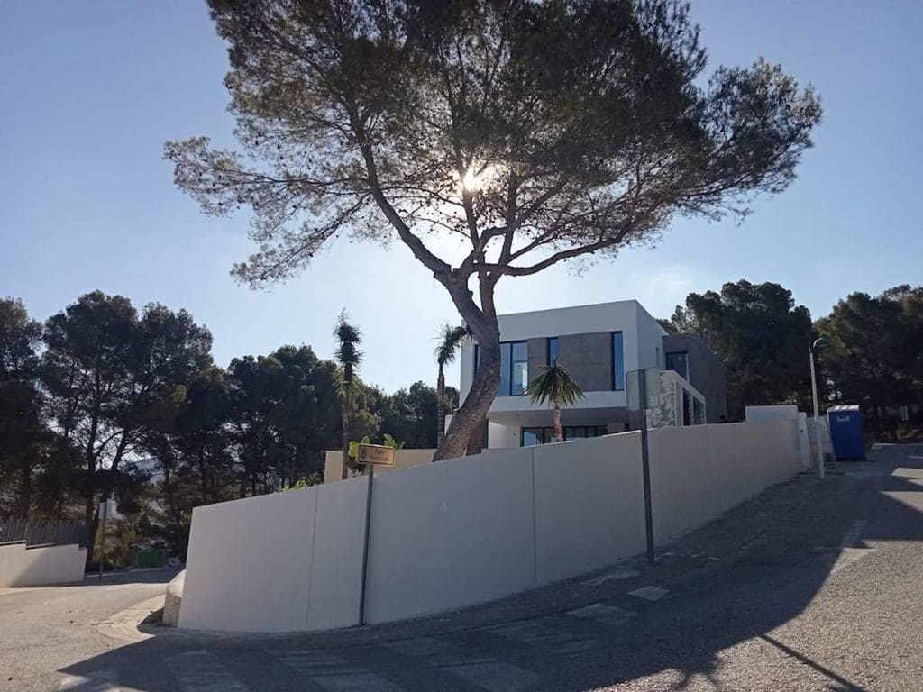 4 bedroom Villa for sale in Teulada with pool garage - € 1,585,000 (Ref: 9533382)