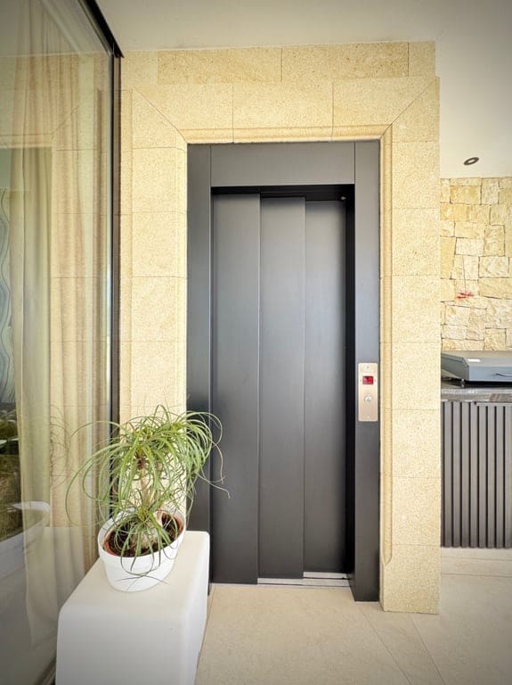 3 soveværelse Villa til salg i Benissa med swimmingpool garage - € 2.600.000 (Ref: 9533385)