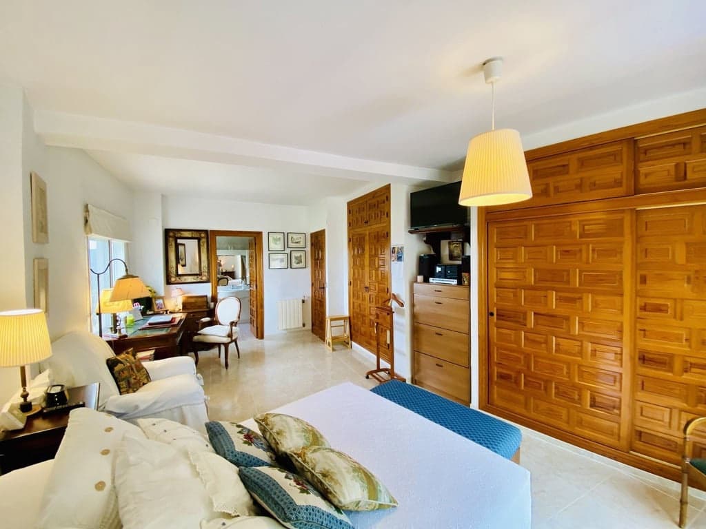 5 bedroom Villa for sale in Villalonga with pool garage - € 535,000 (Ref: 9533388)