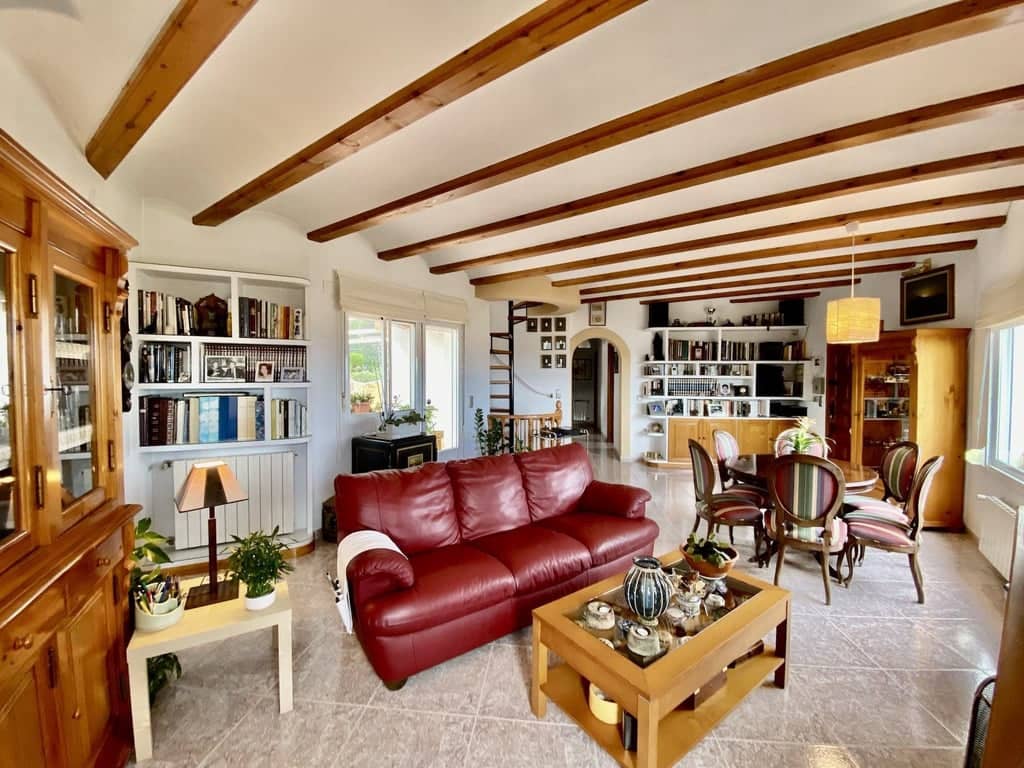 5 bedroom Villa for sale in Villalonga with pool garage - € 535,000 (Ref: 9533388)