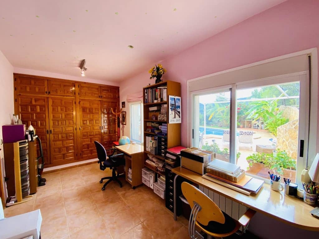 5 bedroom Villa for sale in Villalonga with pool garage - € 535,000 (Ref: 9533388)