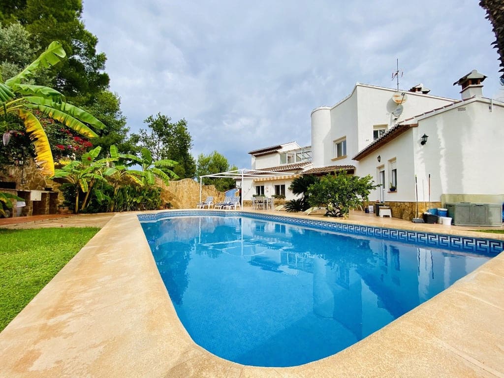 5 bedroom Villa for sale in Villalonga with pool garage - € 535,000 (Ref: 9533388)