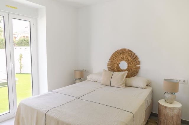 Apartamento de 2 habitaciones en Dénia en venta con piscina garaje - 381.150 € (Ref: 9533399)