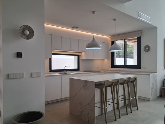 4 sypialnia Willa na sprzedaż w Alfaz del Pi / L'Alfàs del Pi z basenem garażem - 895 000 € (Ref: 9533402)