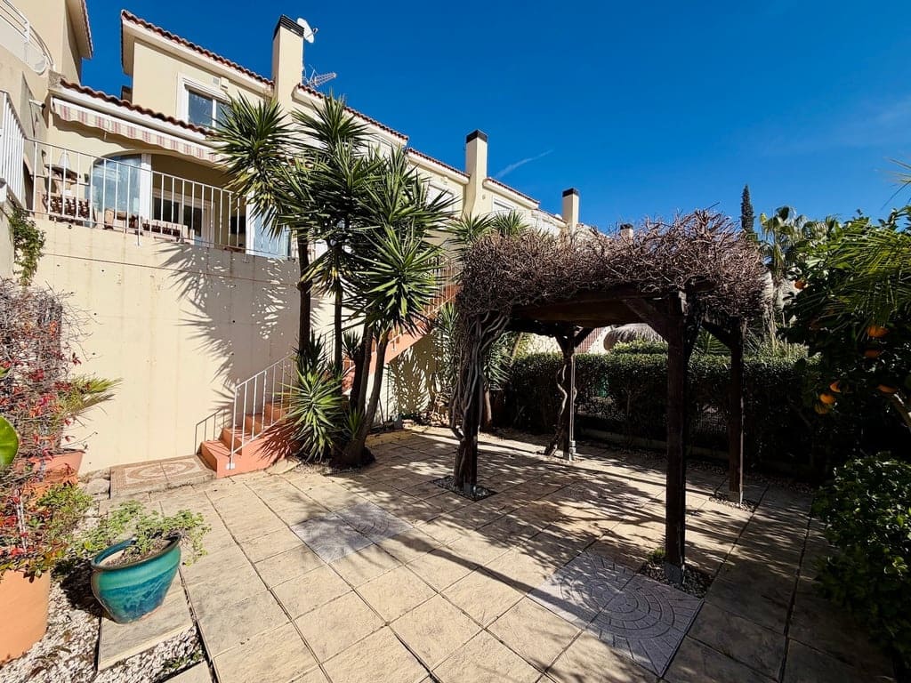 3 soverom Villa til salgs i Gata de Gorgos med svømmebasseng garasje - € 249 000 (Ref: 9557429)