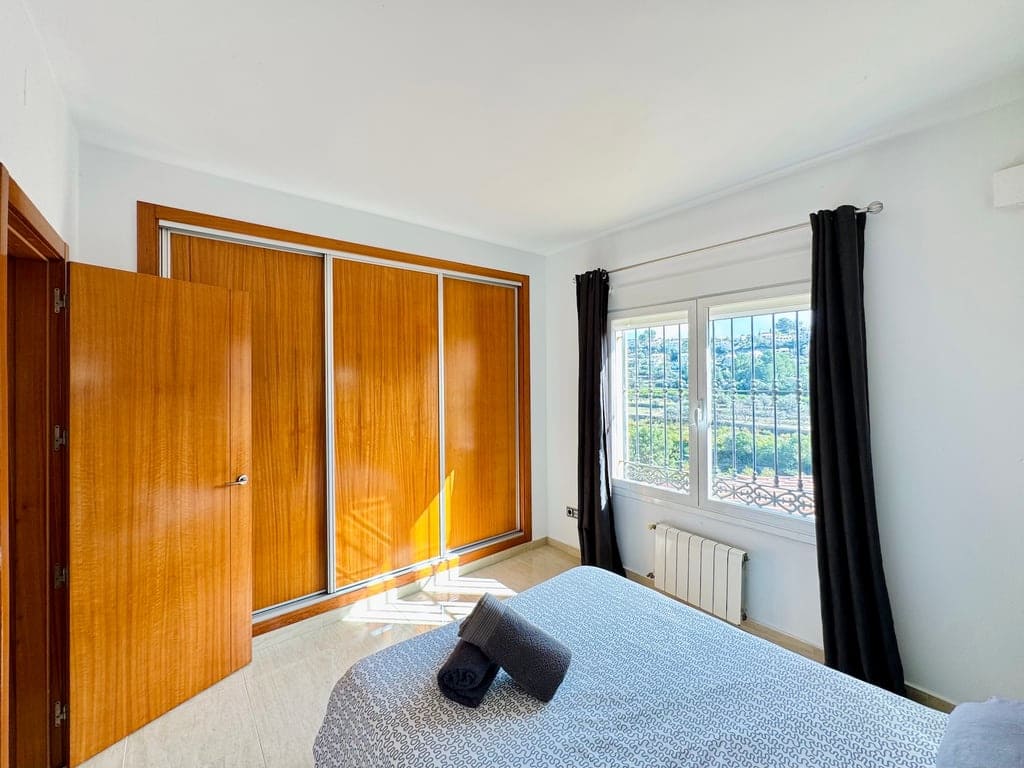 5 soveværelse Villa til salg i Orba med swimmingpool garage - € 499.000 (Ref: 9558261)