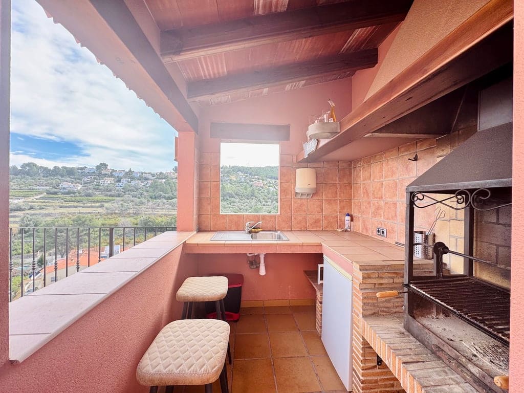 5 soveværelse Villa til salg i Orba med swimmingpool garage - € 499.000 (Ref: 9558261)