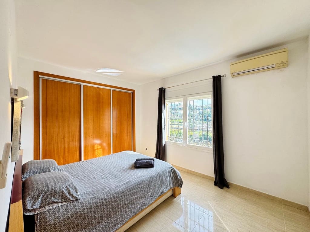 5 soveværelse Villa til salg i Orba med swimmingpool garage - € 499.000 (Ref: 9558261)