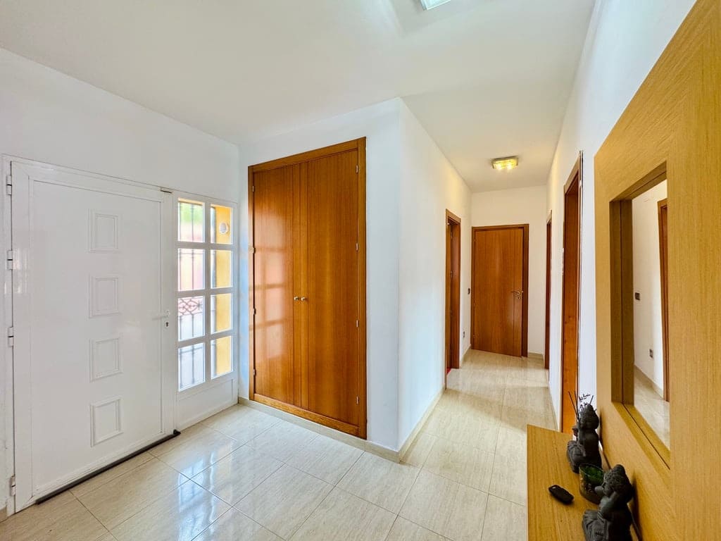 5 soveværelse Villa til salg i Orba med swimmingpool garage - € 499.000 (Ref: 9558261)