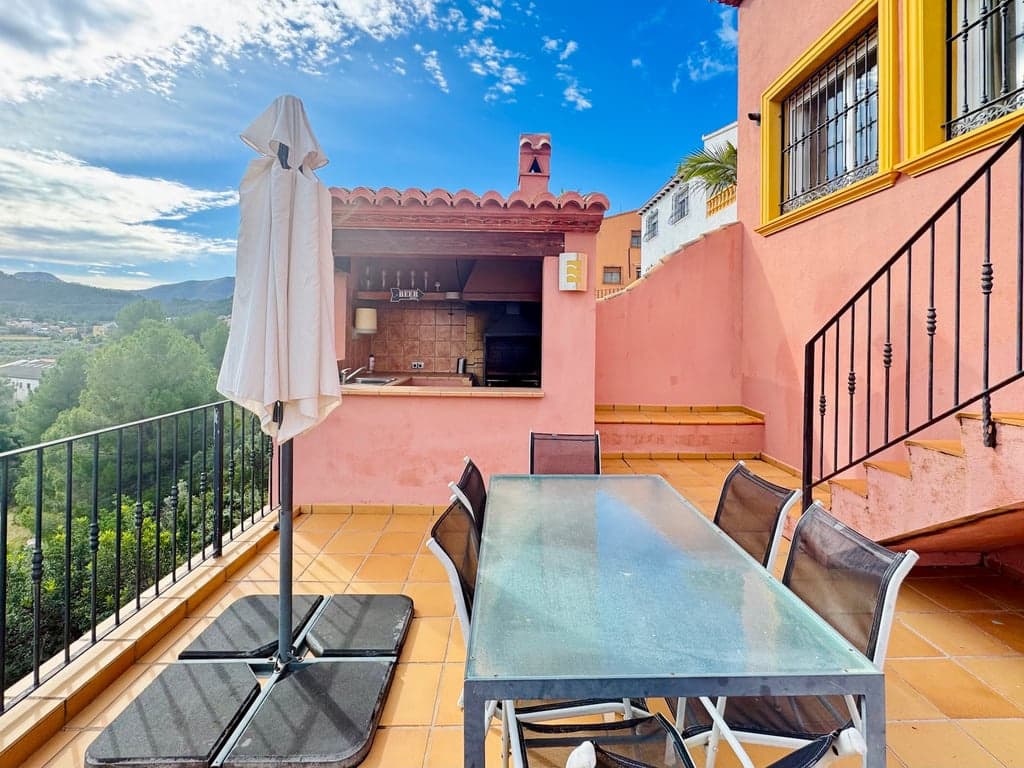 5 soveværelse Villa til salg i Orba med swimmingpool garage - € 499.000 (Ref: 9558261)