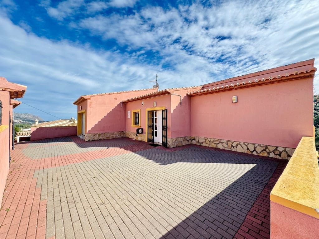 5 soveværelse Villa til salg i Orba med swimmingpool garage - € 499.000 (Ref: 9558261)