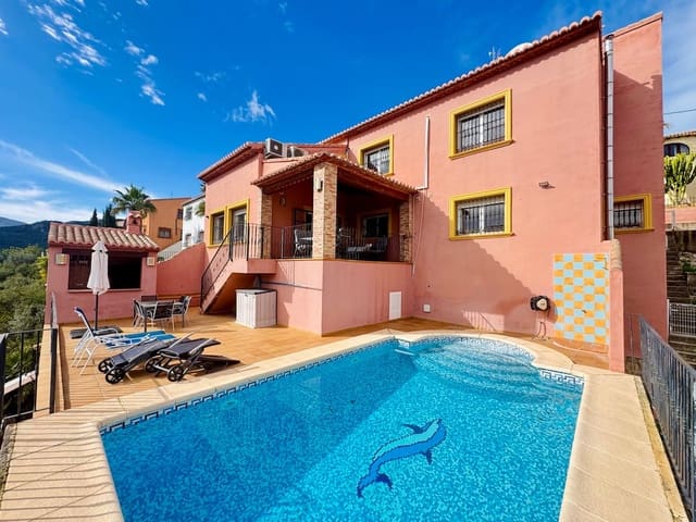 5 soveværelse Villa til salg i Orba med swimmingpool garage - € 499.000 (Ref: 9558261)