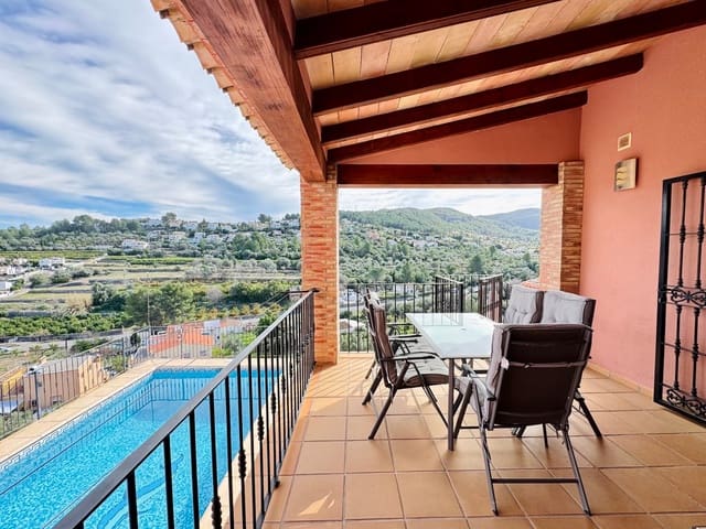 5 soveværelse Villa til salg i Orba med swimmingpool garage - € 499.000 (Ref: 9558261)