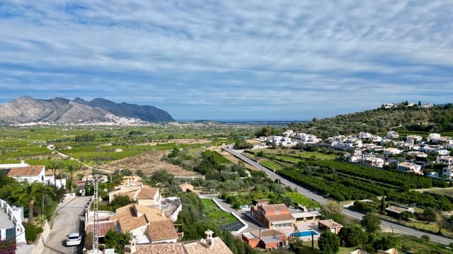 5 soveværelse Villa til salg i Orba med swimmingpool garage - € 499.000 (Ref: 9558261)