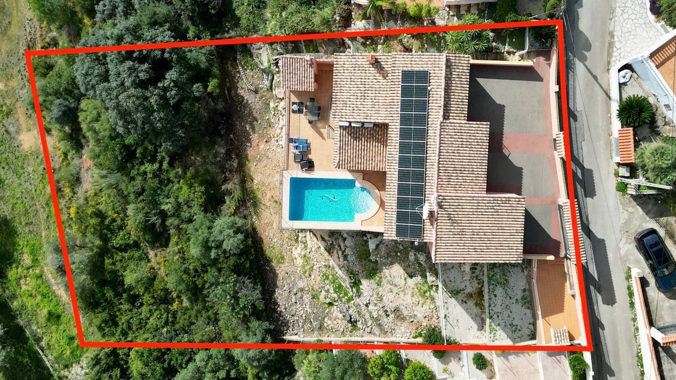 5 soveværelse Villa til salg i Orba med swimmingpool garage - € 499.000 (Ref: 9558261)